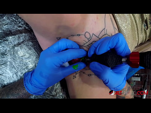 ❤️ Extrem tattooed Hottie Sully Savage krut en Tattoo op hirem Klitoris ❤❌ Porno fb op lb.pornohdmega.ru